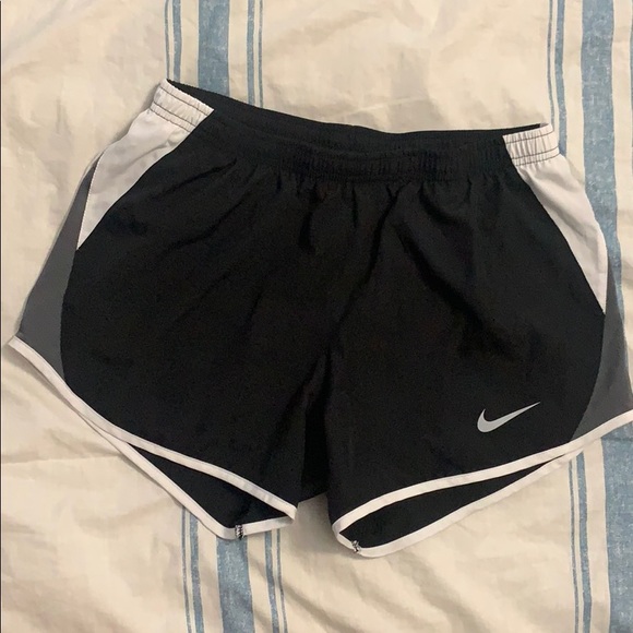 EUC Women’s Nike Dri-Fit Rubbing Shorts Small - Picture 1 of 5